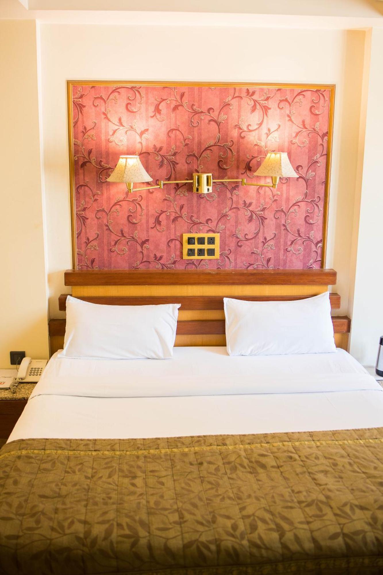 Hotel Deccan Royaale, Shivajinagar Пюн Екстериор снимка