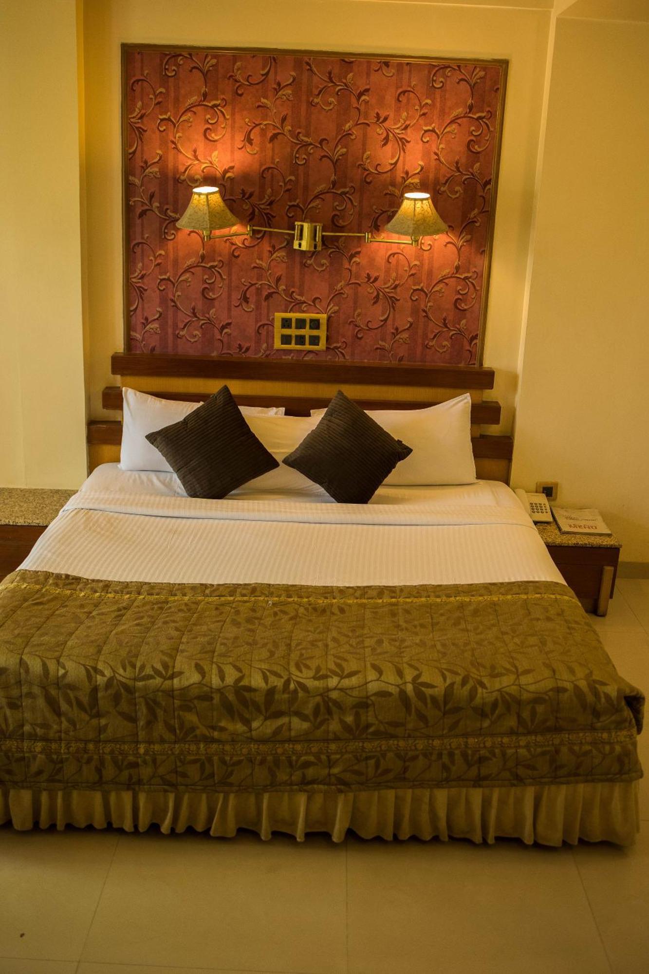 Hotel Deccan Royaale, Shivajinagar Пюн Екстериор снимка