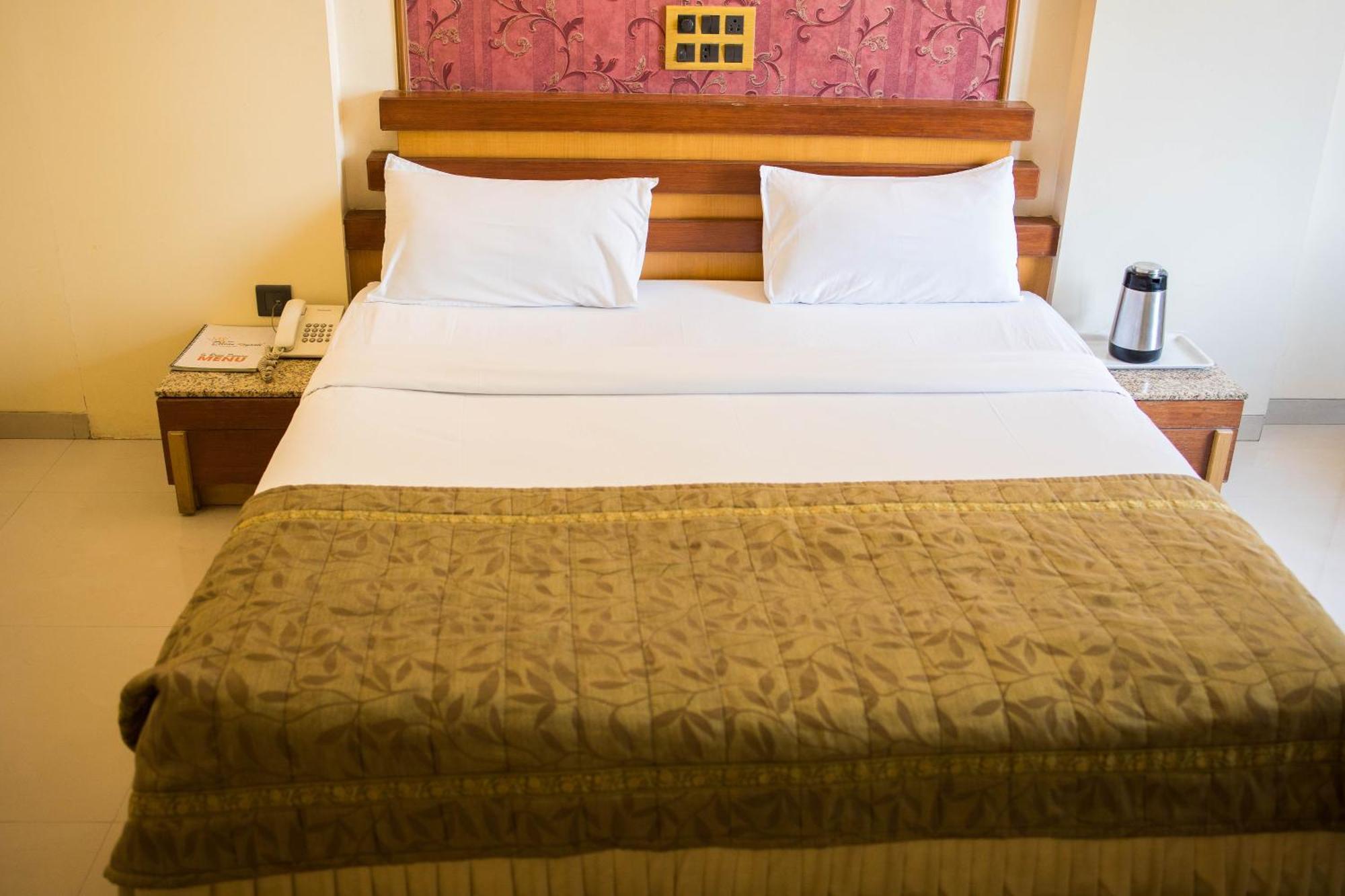 Hotel Deccan Royaale, Shivajinagar Пюн Екстериор снимка