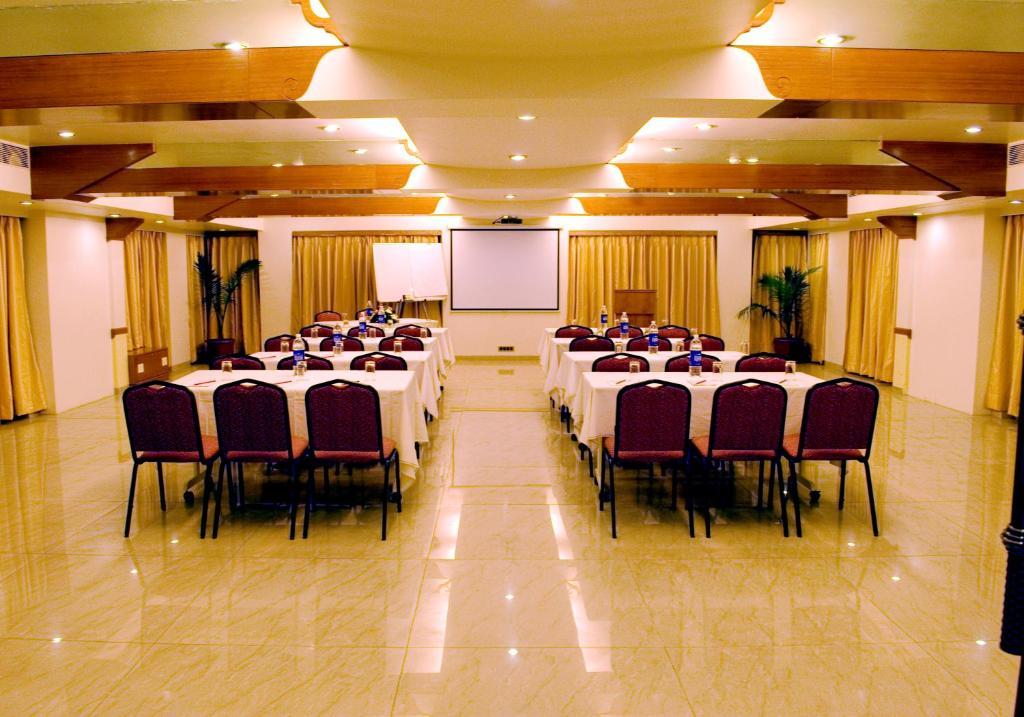 Hotel Deccan Royaale, Shivajinagar Пюн Екстериор снимка